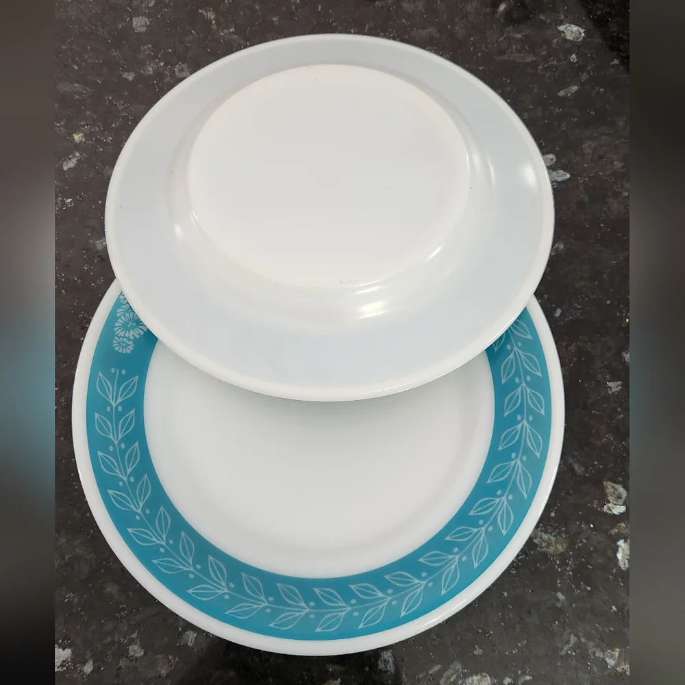 Pyrex charming plates